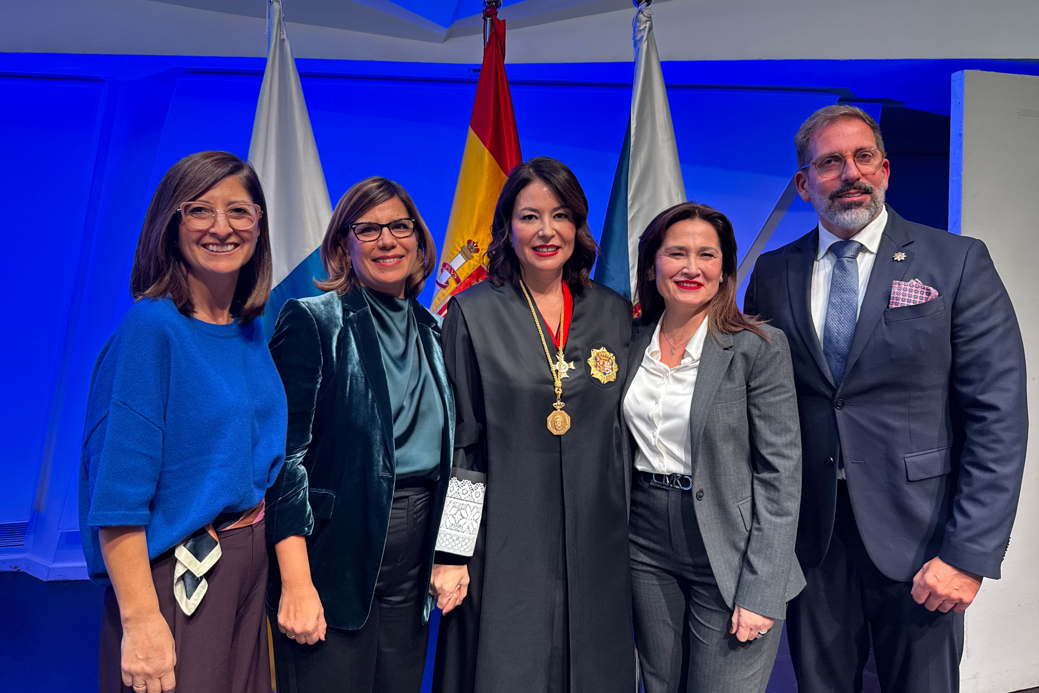 Portada de El Ilustre Colegio de Procuradores de Santa Cruz de Tenerife asiste a la toma de posesión de Mila Pacheco Pérez y su nueva Junta de Gobierno del Colegio de Abogados de Santa Cruz de Tenerife